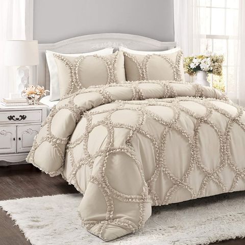 15 Best Luxury Bedding Sets 2022, Upscale King Size Bedspreads