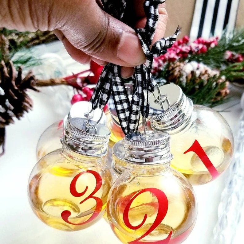 HouseofHIJK Drinking Christmas Ornaments Set 