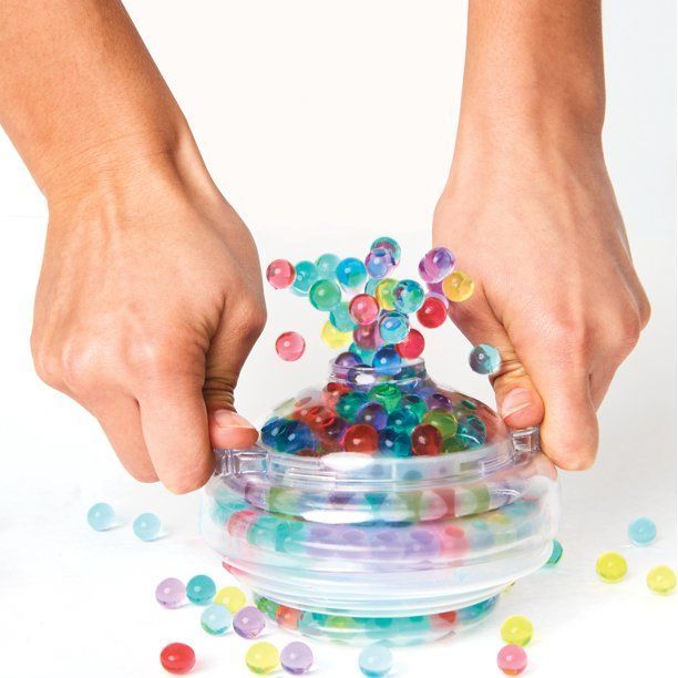 Coming with over 2,000 Orbeez, this set is complete with six tools...