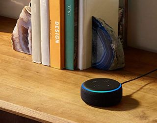 Inteligentny głośnik Alexa Echo Dot (3. generacji).