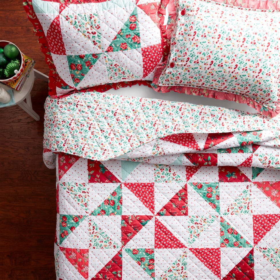 The Pioneer Woman Holiday Quilts at Walmart - Where to Buy Ree Drummond ...