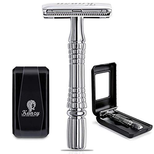 Un hombre se afeita frente a un espejo espuma de afeitar maquinilla de  afeitar desechable