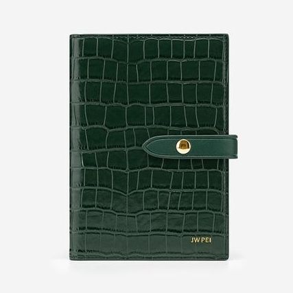 Quinn Passport in Dark Green Croc