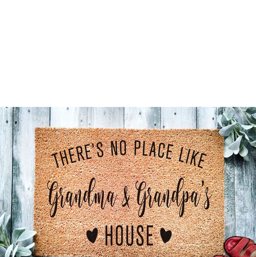 https://hips.hearstapps.com/vader-prod.s3.amazonaws.com/1637598641-gifts-for-new-grandparents-doormat-1637598583.jpg?crop=1.00xw:0.667xh;0,0.160xh&resize=980:*