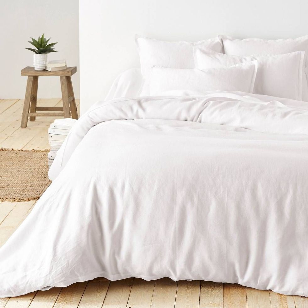 The Best Eco-Friendly Linen Bedding Sets To Choose This Winter