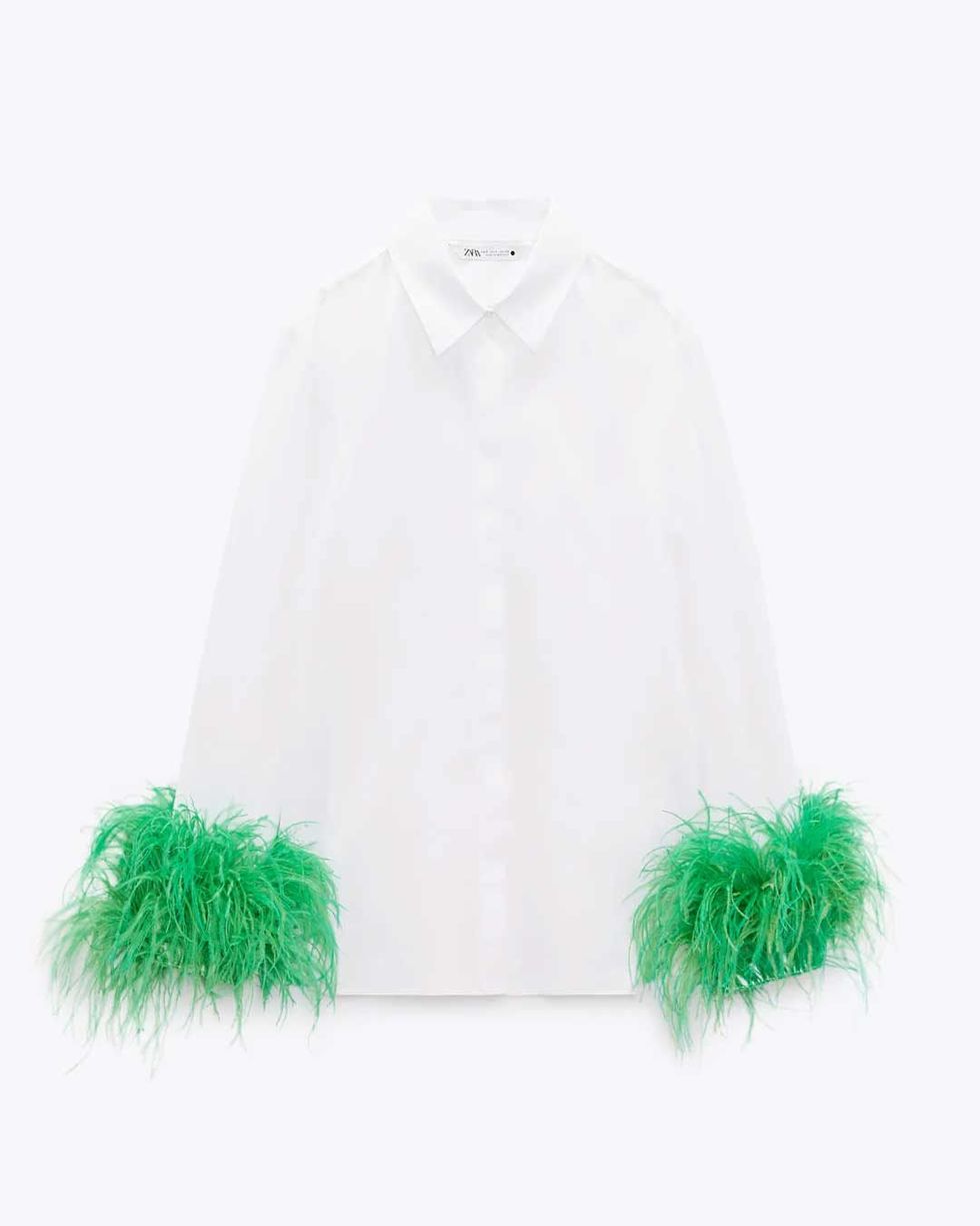 Camisa blanca con plumas verdes