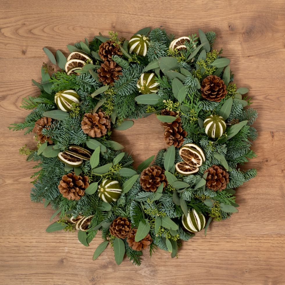 Winter Wreath Kit, Pinecone