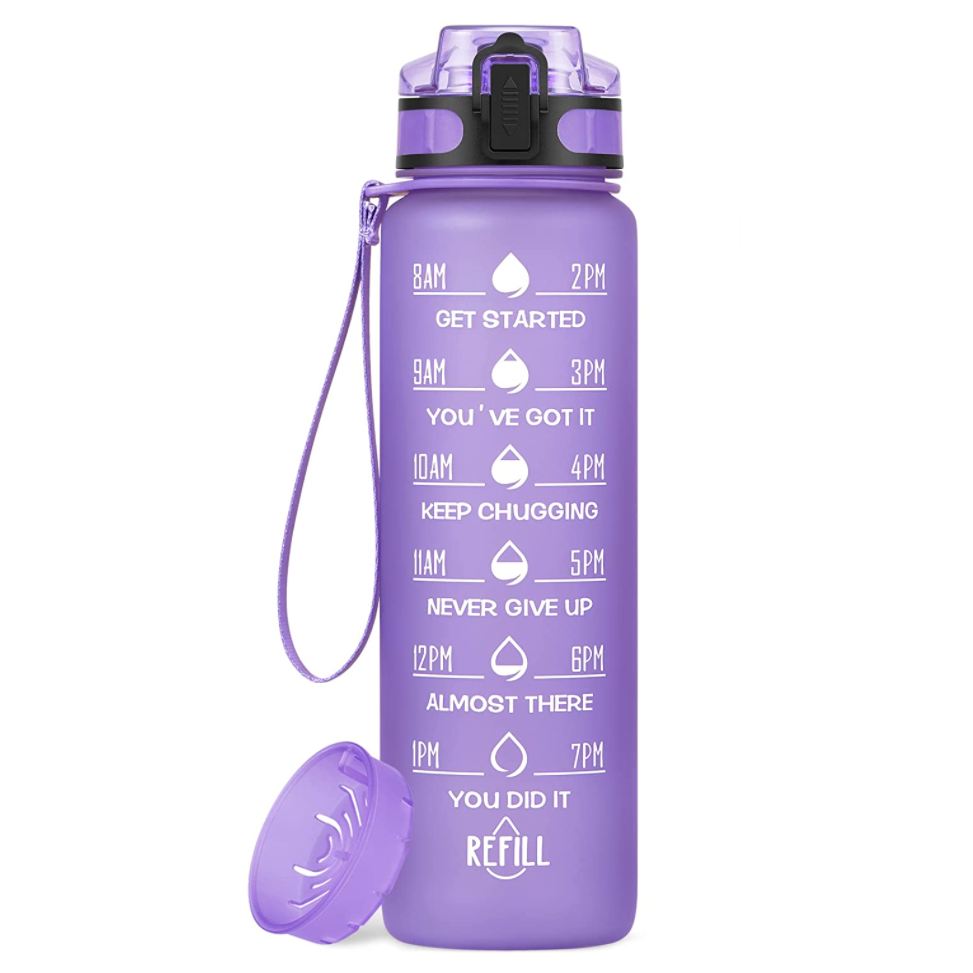 https://hips.hearstapps.com/vader-prod.s3.amazonaws.com/1638989505-meitagie-32-ounce-motivational-water-bottle-1638989492.png?crop=1xw:1xh;center,top&resize=980:*