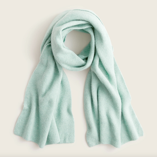 Ribbed scarf in super soft yarn