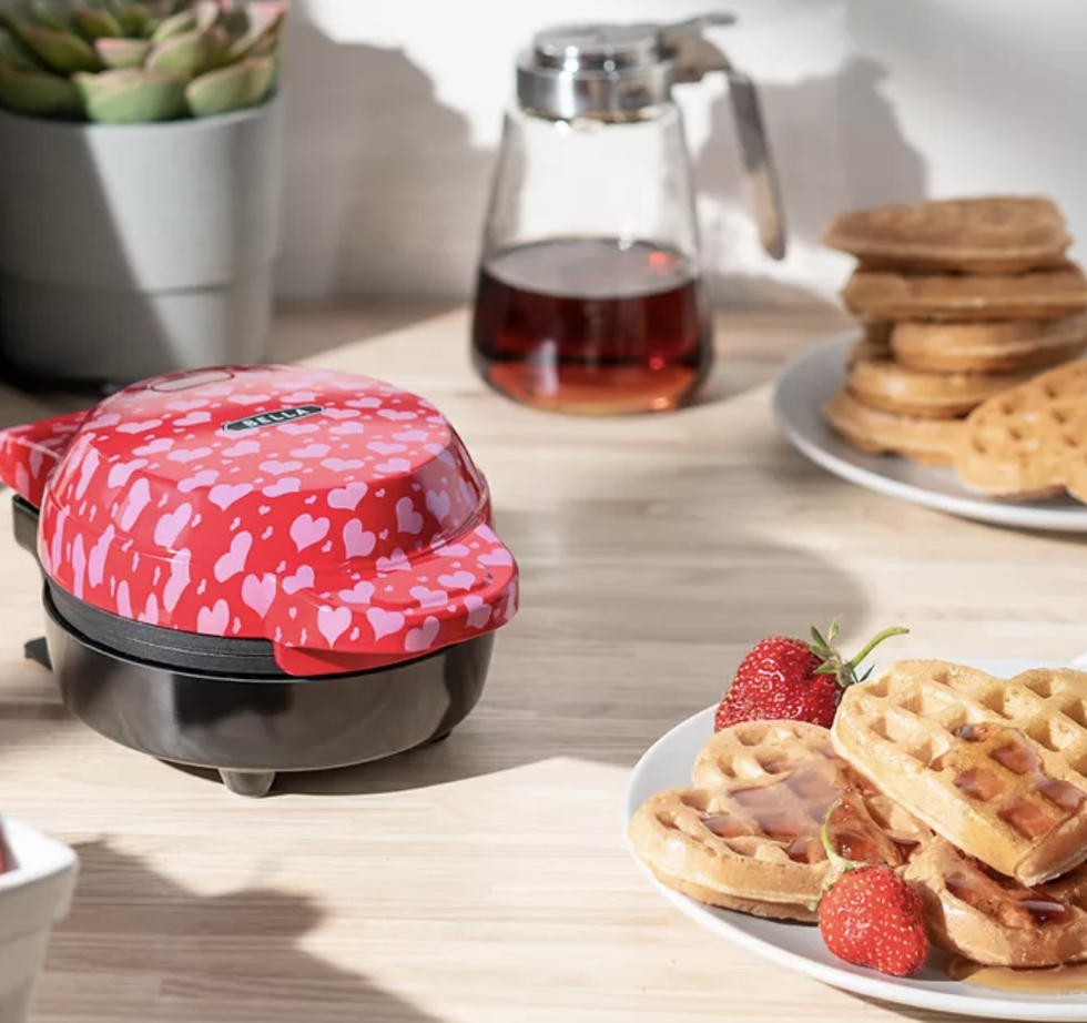 https://hips.hearstapps.com/vader-prod.s3.amazonaws.com/1641491920-heart-shaped-waffle-maker-mini-1641491901.png?crop=1xw:1xh;center,top&resize=980:*