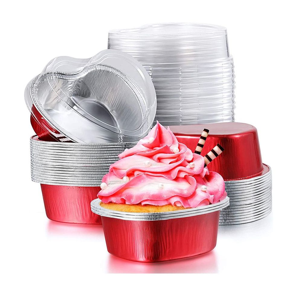 40-Count Aluminum Heart-Shaped Cupcake Cups With Lids