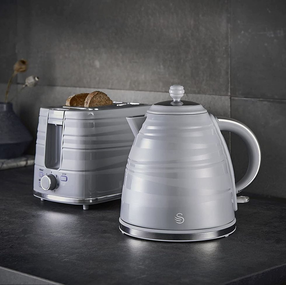 Swan Symphony Kettle and 2-Slice Toaster - £58.64 for the set