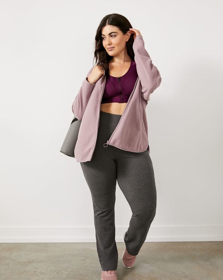 Plus size activewear and workout outfits for women with curves