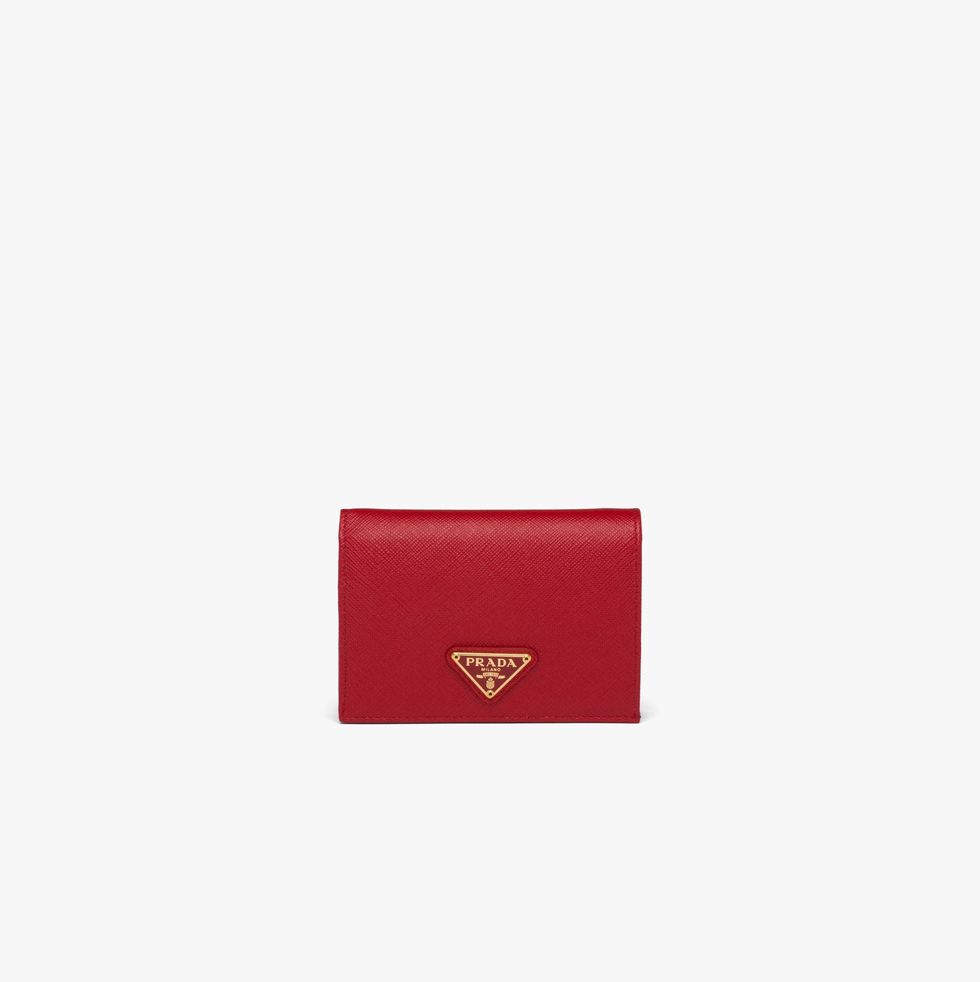 紅色皮夾推薦：Prada Saffiano雙折短夾