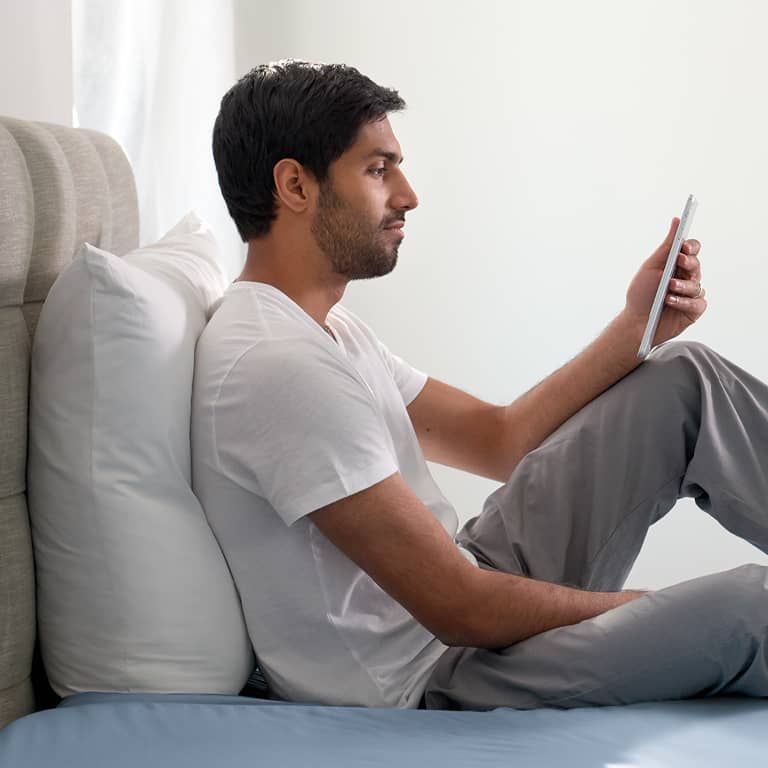 Pillow to sit up best sale in bed to read