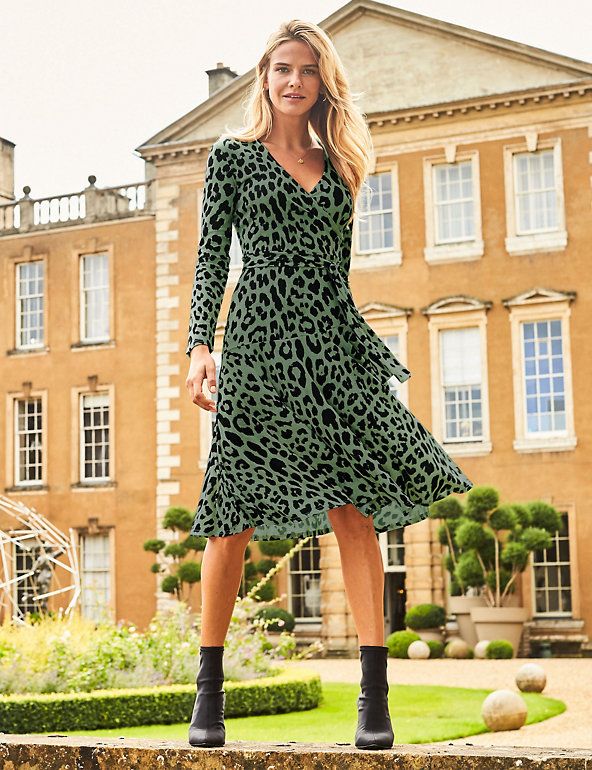 Cambridge wears olive green dress ...