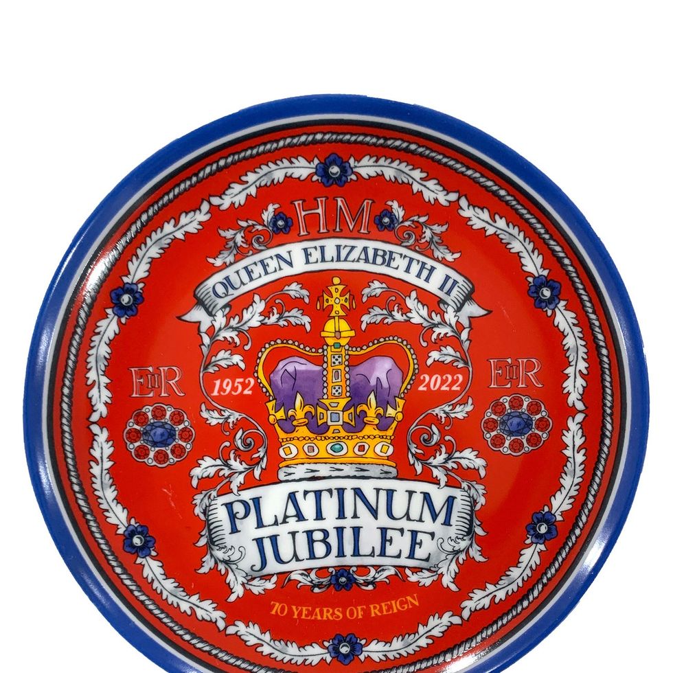 Queen Elizabeth Platinum Jubilee Plate