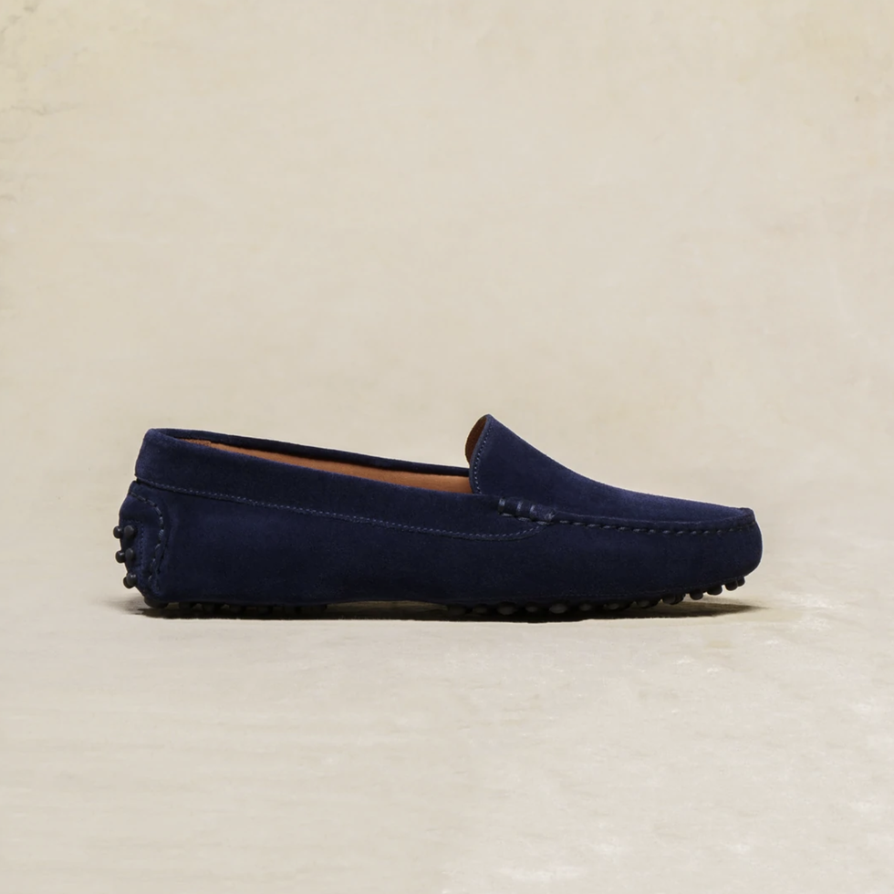 Elevate your style with Almas women's loafers! Get 40% discount on these  chic and comfortable loafers. #almas #almaspakistan #midyearsale…