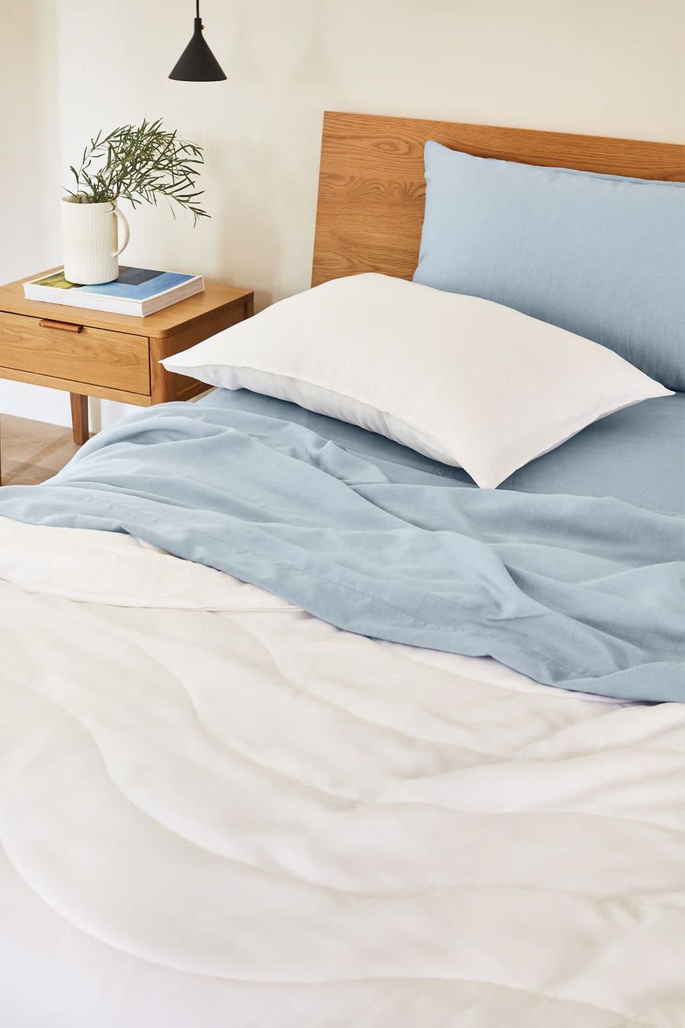 10 Best Cooling Comforters for Hot Sleepers in 2024