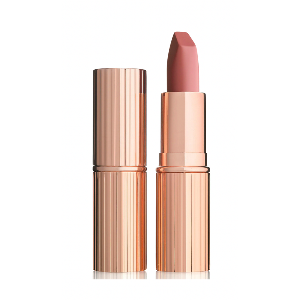 Get Pamela Anderson’s Signature Pout With This $19 MAC Lip Liner Worn ...