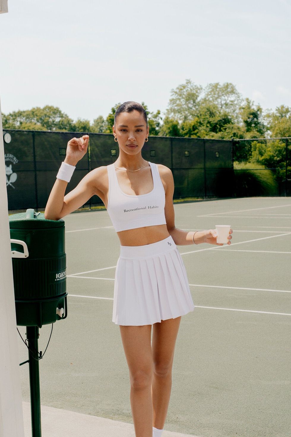 White athletic skirt ideas. Comfy outfits ideas. Tennis outfit ideas. Athletic  outfit ideas.