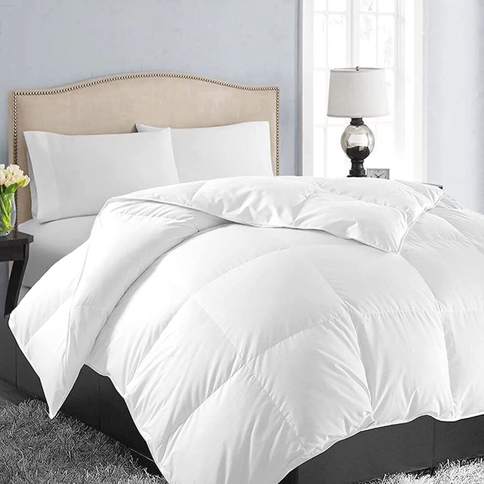 APSMILE Queen Size Feather Down Comforter - Ultra Soft All Seasons 100%  Organic Cotton Feather Down Duvet Insert Medium Warm Quilted Bed Comforter