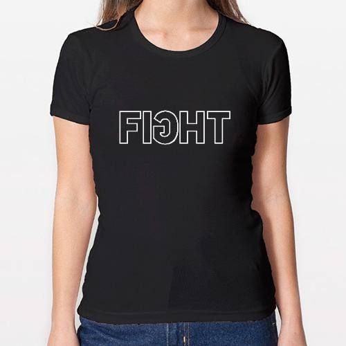 Camiseta con la palabra ‘Fight’