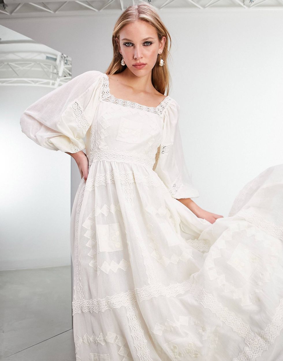 11 vestidos de novia asequibles ASOS para una boda bohemia