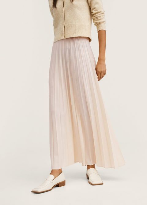 Long skirt outlet with pleats