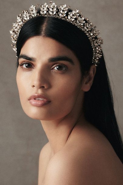 12 Wedding Hair Accessories for Every Type of Bride - Stunning Bridal Hairpieces 12 Wedding Hair Accessories for Every Type of Bride - Stunning Bridal Hairpieces