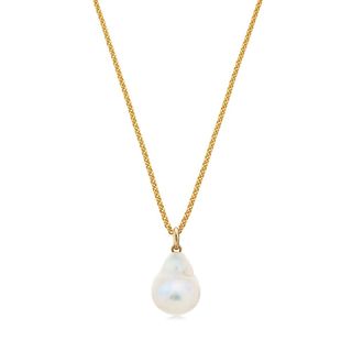 Nura pearl necklace
