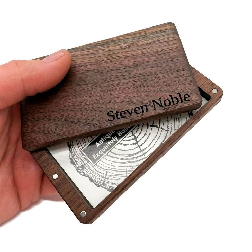 Business Card Cases: Definitive Guide For Professional Style
