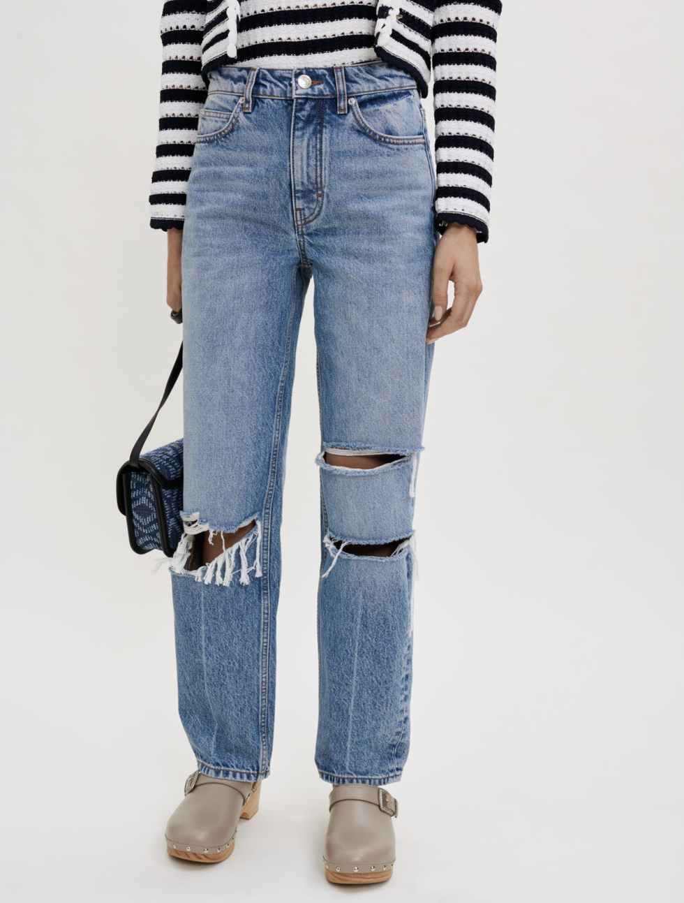 Loose-Fitting Ripped Jeans