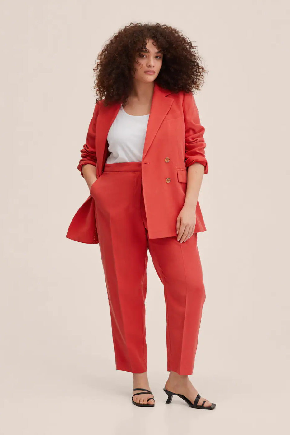 https://hips.hearstapps.com/vader-prod.s3.amazonaws.com/1649954155-straight-suit-pants-women-mango-usa-1649954142.png?crop=0.932xw:1xh;center,top&resize=980:*