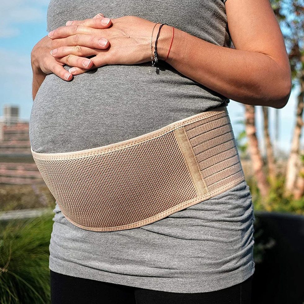 Pregnancy Travel Essentials: The Ultimate 12 Must-Haves for Pregnant Moms!  Don't Miss!