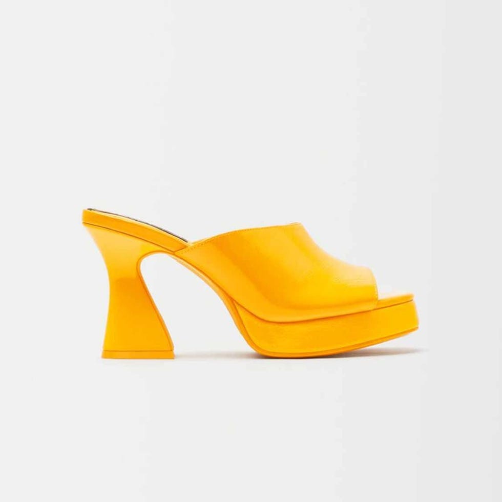 Sandalia naranja de plataforma