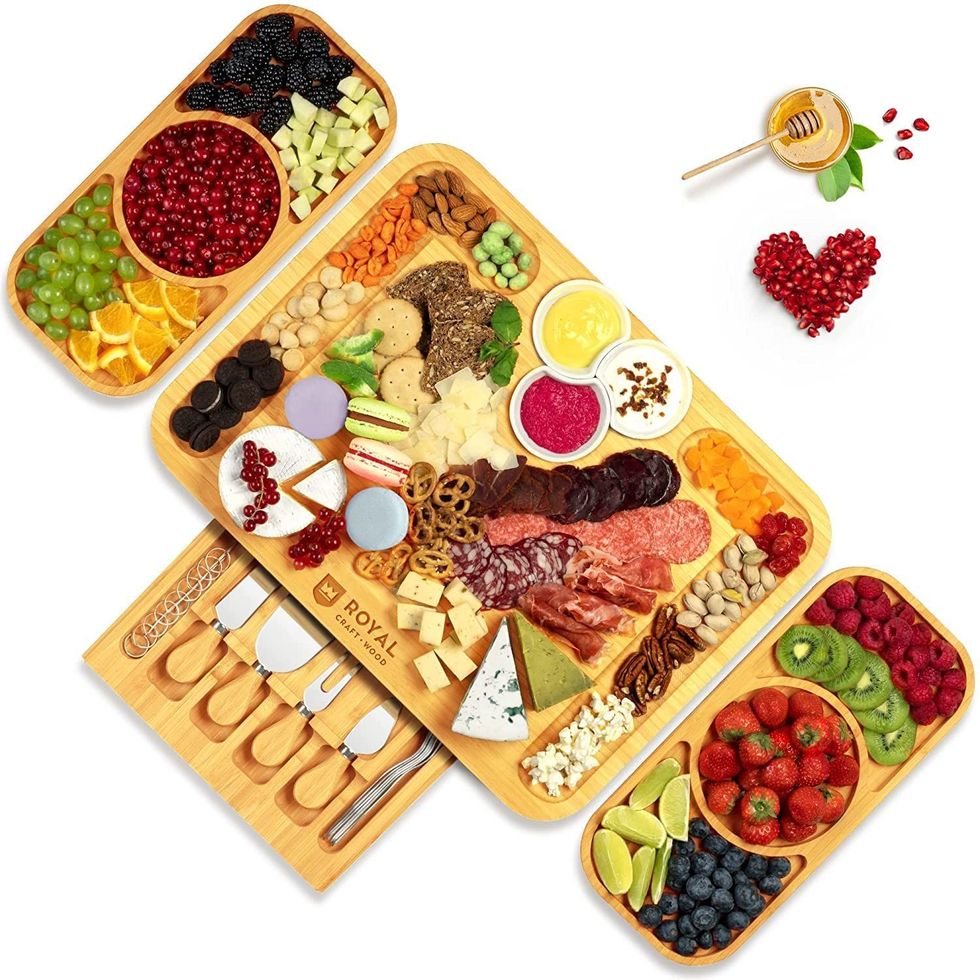 https://hips.hearstapps.com/vader-prod.s3.amazonaws.com/1650467021-best-charcuterie-boards-overall-1650467002.jpg?crop=1xw:1xh;center,top&resize=980:*
