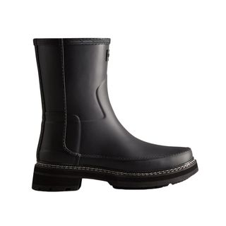 Short rain boots with refined stitching details