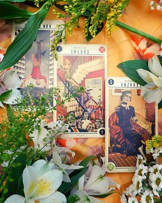 Reading the magic tarot of the coming month