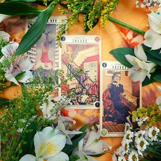 Reading the magic tarot of the coming month