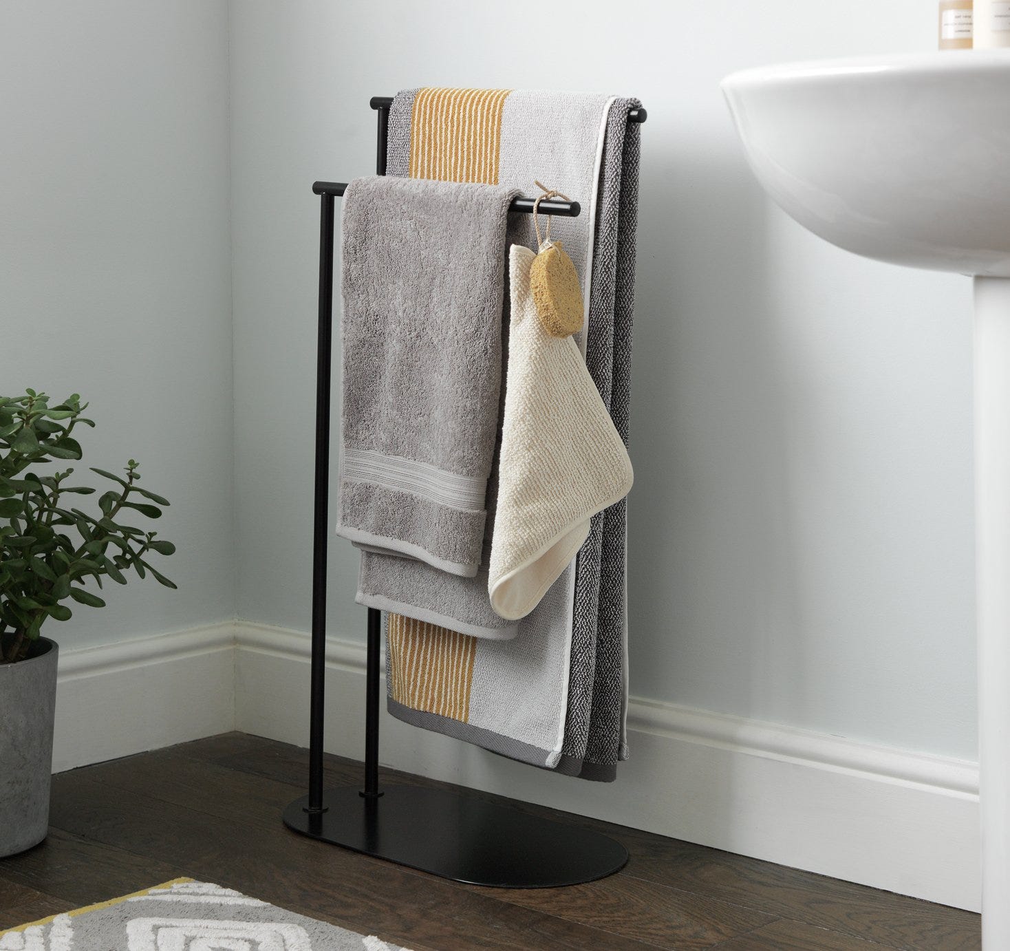 Argos Home Freestanding Towel Rail - Matt Black