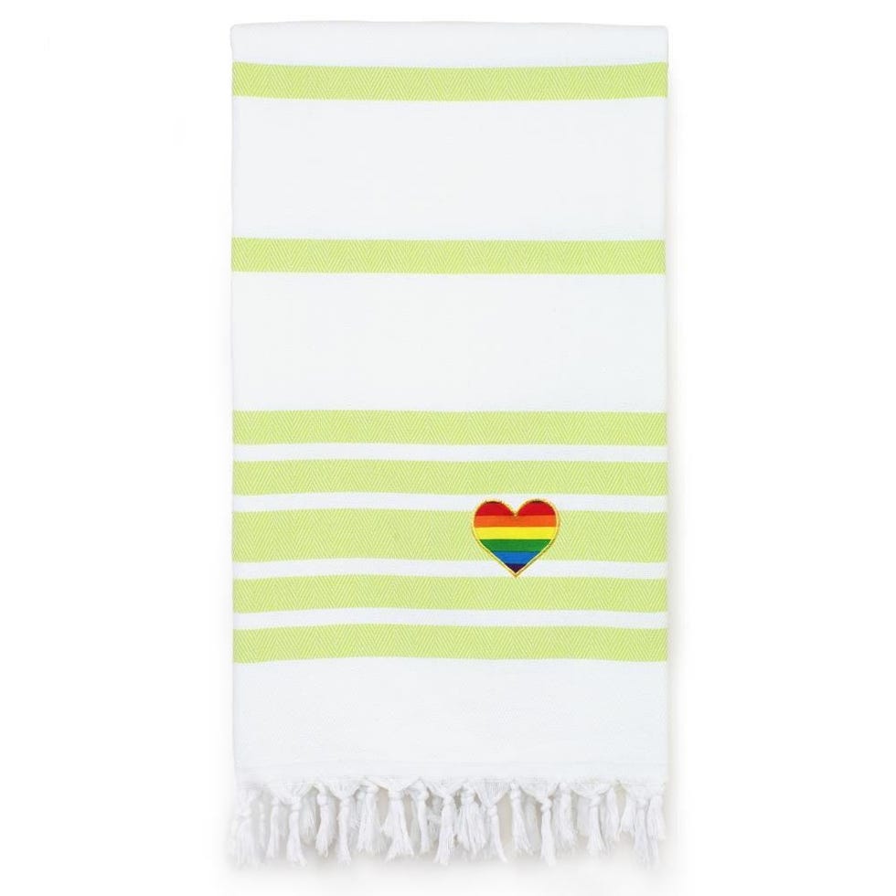 https://hips.hearstapps.com/vader-prod.s3.amazonaws.com/1651510865-striped-turkish-towel-1651510861.jpg?crop=1xw:1xh;center,top&resize=980:*