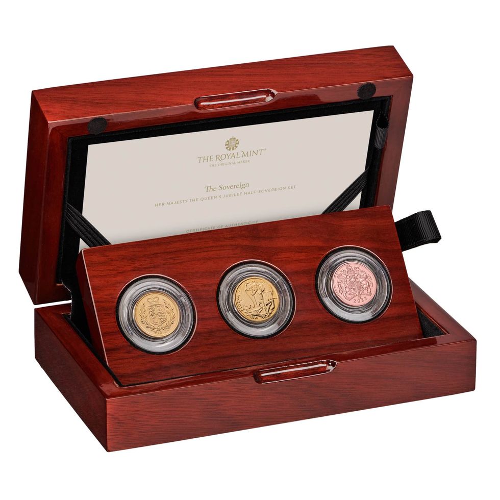 Her Majesty The Queen’s Jubilee Half-Sovereign Set