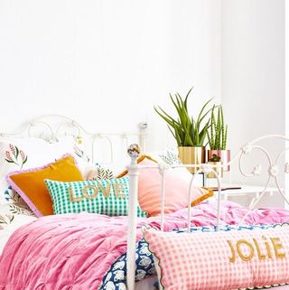 Moe . Pink Velvet Quilted Bed Sheet
