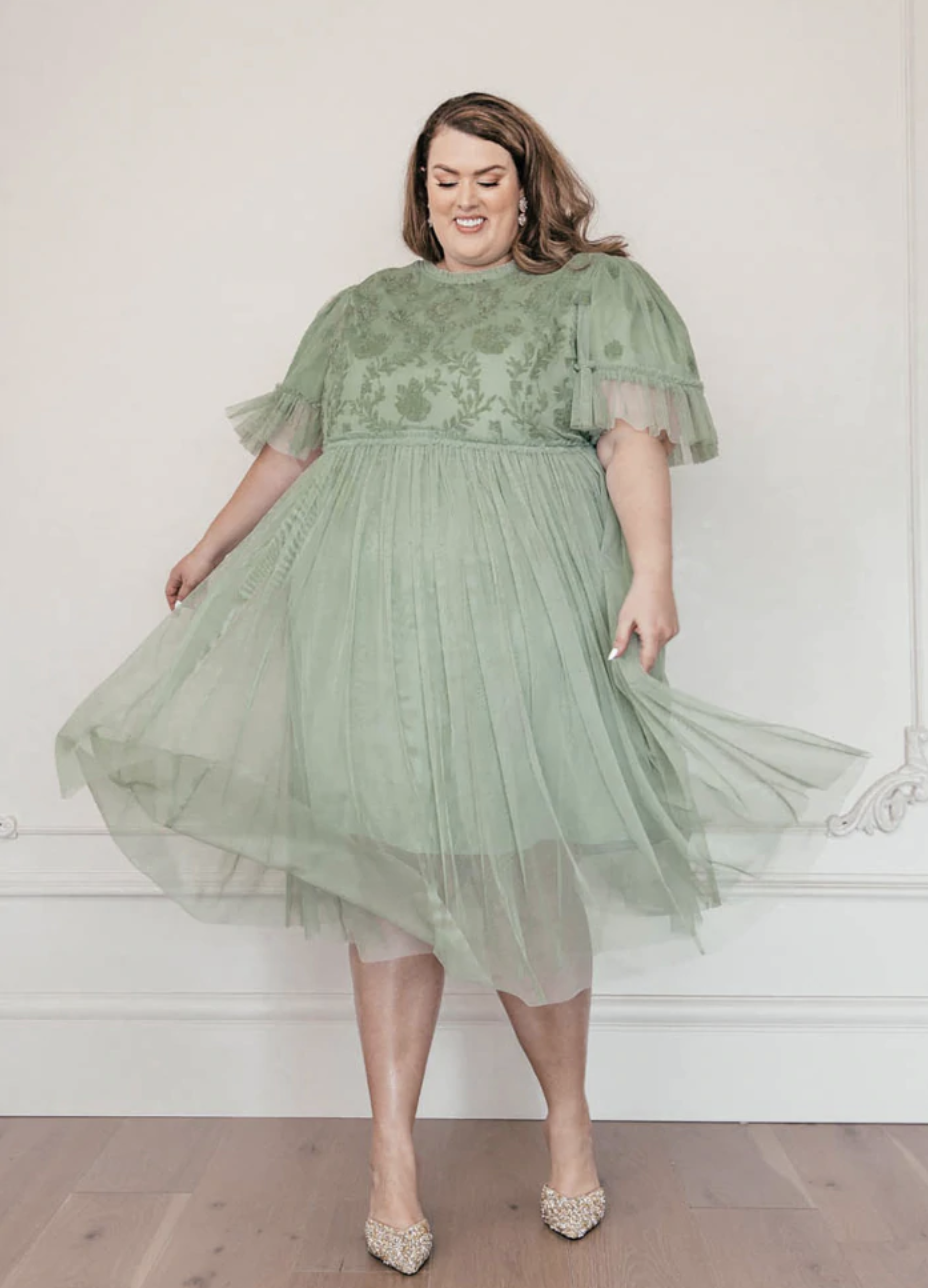 skolde tag et billede Forenkle 18 Best Plus-Size Wedding Guest Dresses for 2023