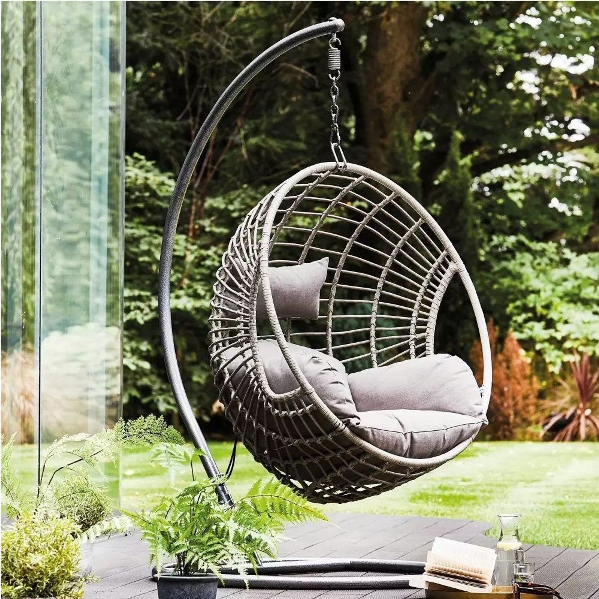 the hanging egg chair