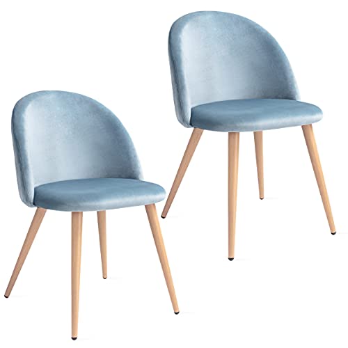 Dos sillas en estilo escandinavo