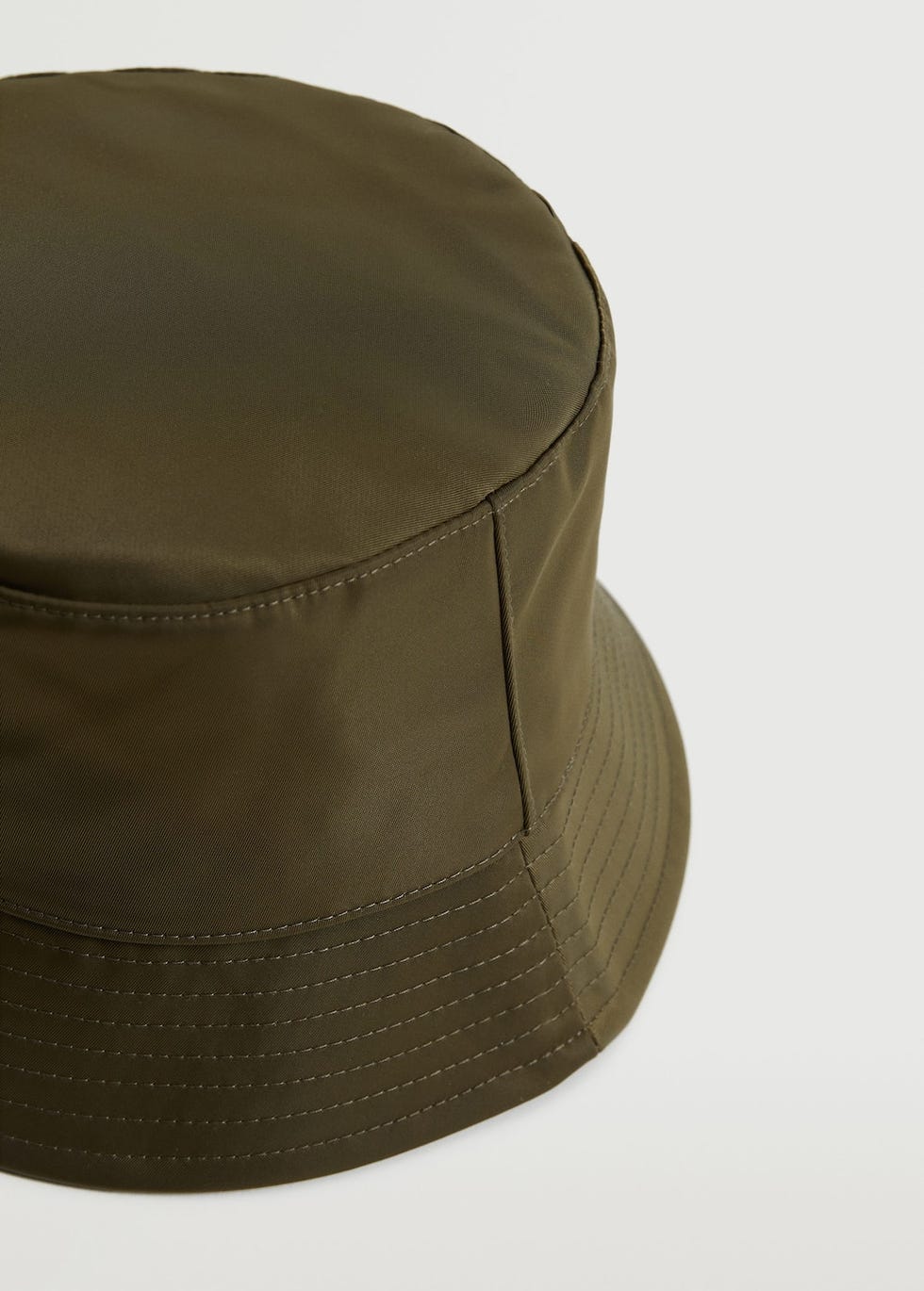 El 'bucket hat' que arrasó en verano vuelve a estar de moda en