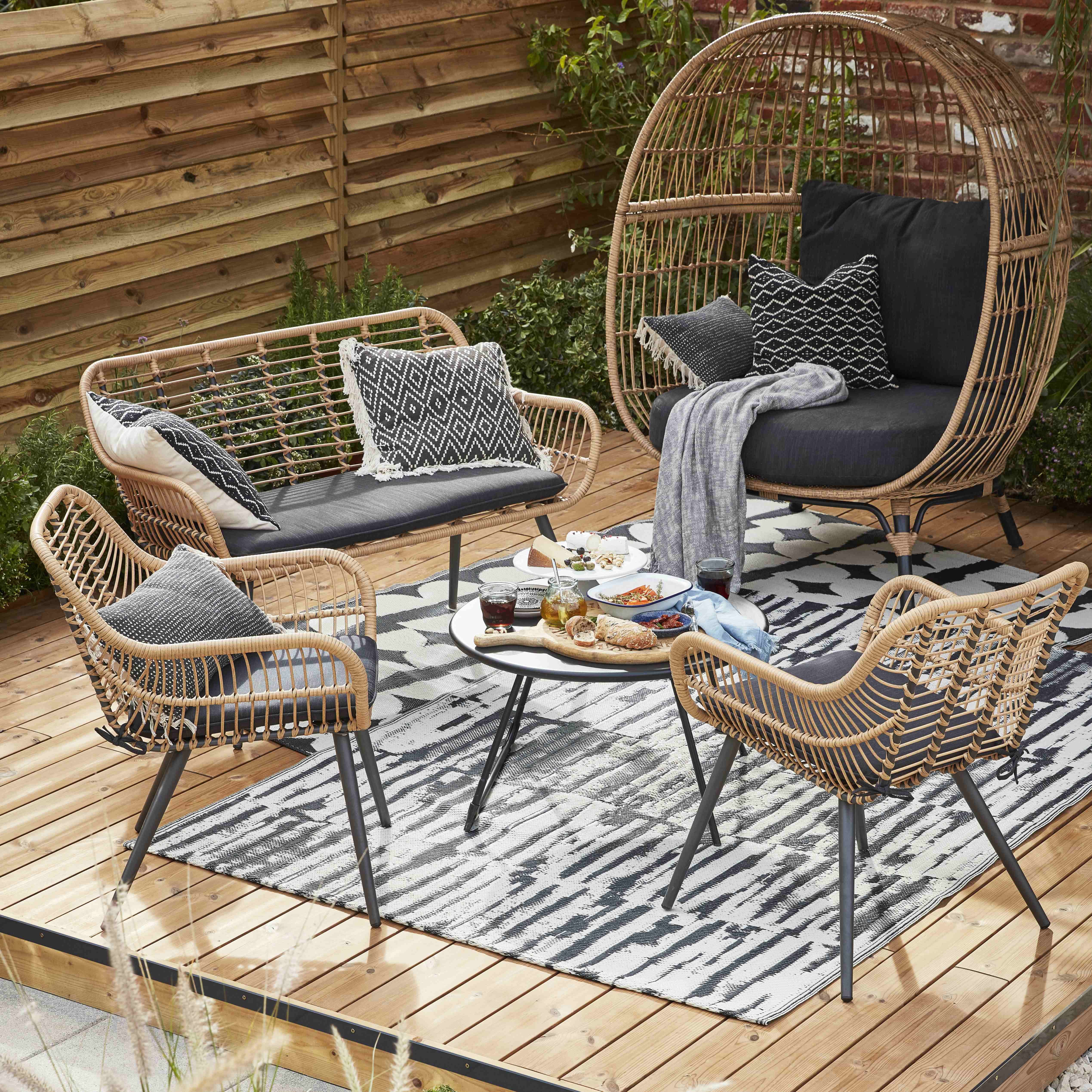 string effect garden chairs