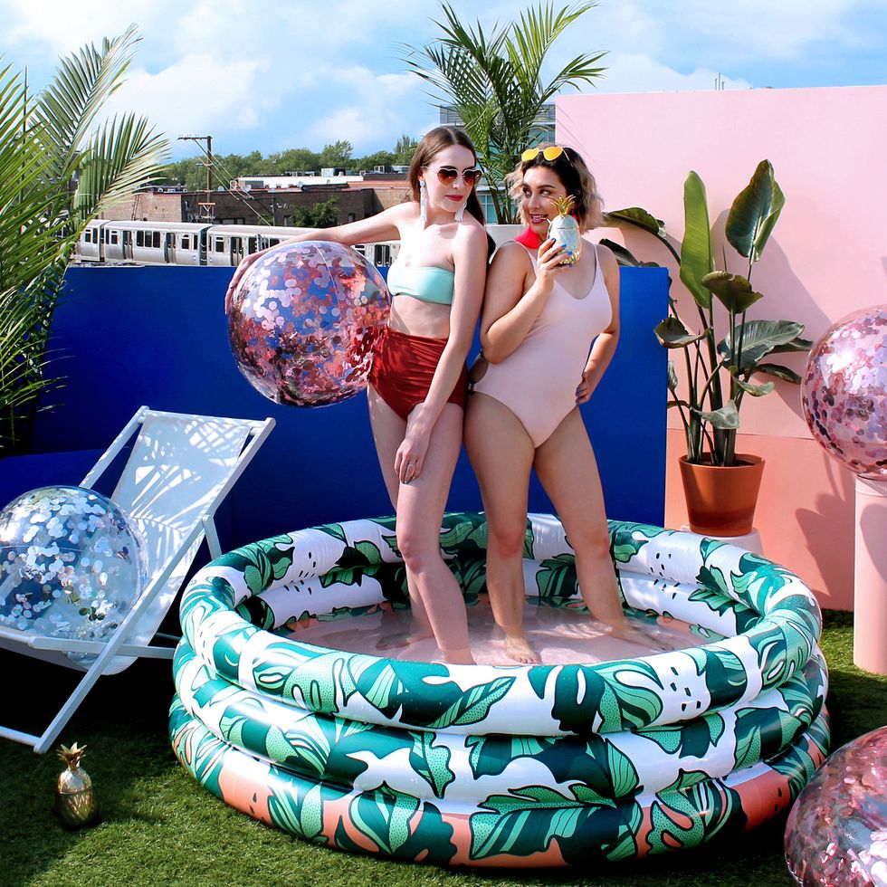 THAT'S BANANA(LEAVE)S! luxe inflatable pool